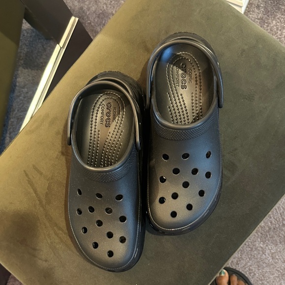 CROCS Black Platform Clogs - Picture 6 of 8